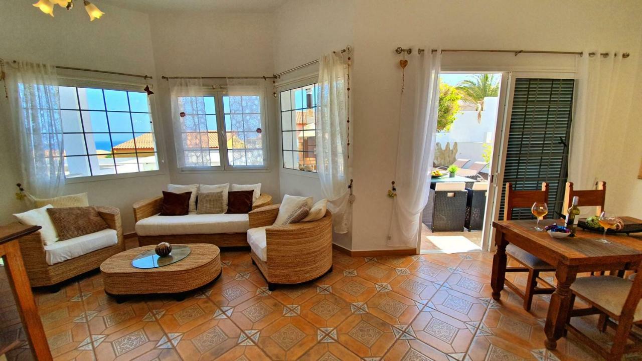 Ferienhaus Casa Blanca - Tarajalejo - Glasfaserinternet - Meerblick Buitenkant foto